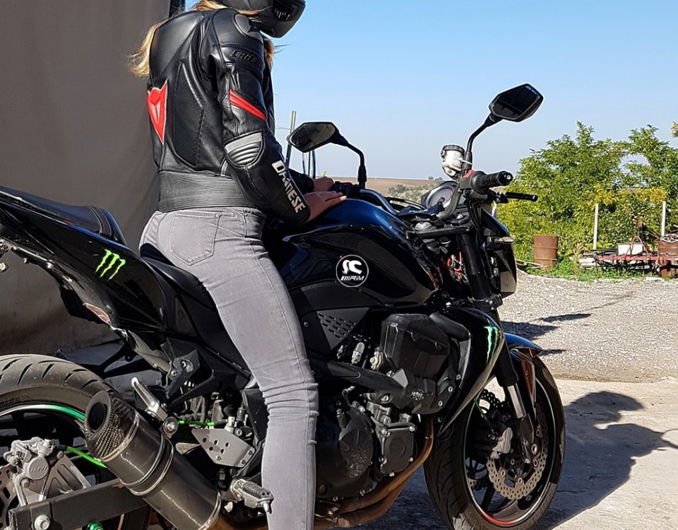 cinzia_ragazze_in_moto