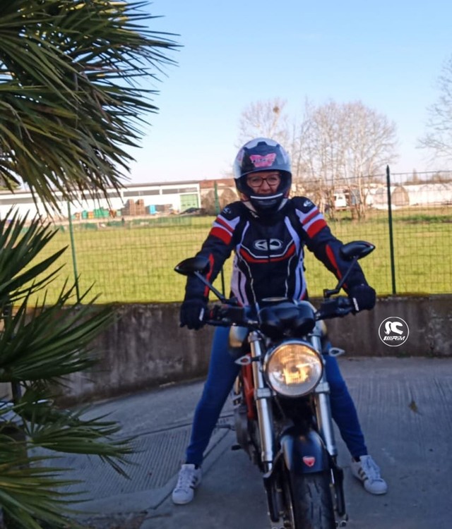 linda_ragazze_in_moto