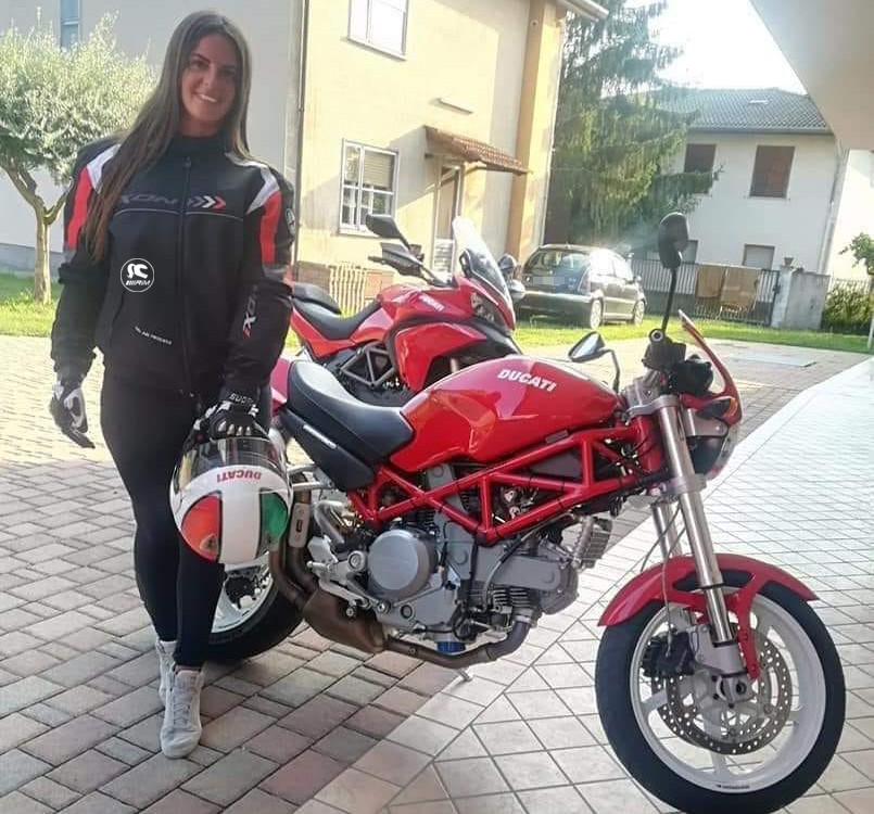 elena_ragazze_in-moto