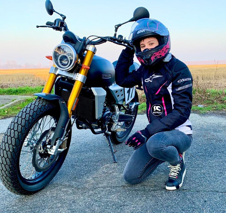 sofia_ragazze_in_moto