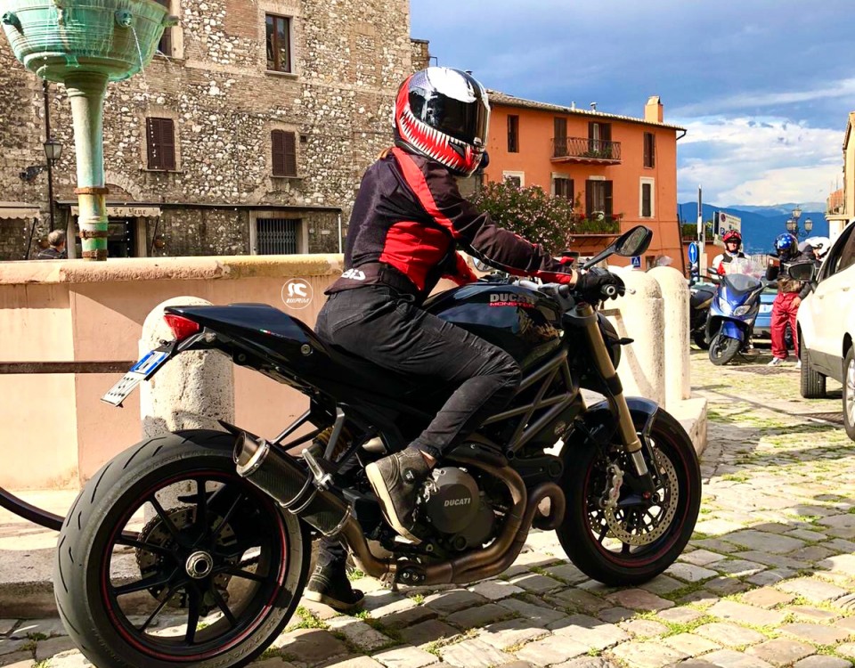 alma_ragazze_in_moto