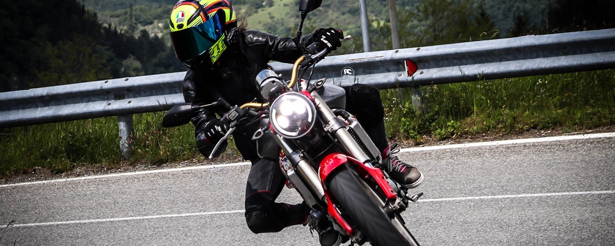 celeste_ragazze_in_moto