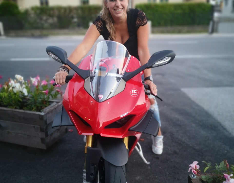 linda_ragazze_in_moto