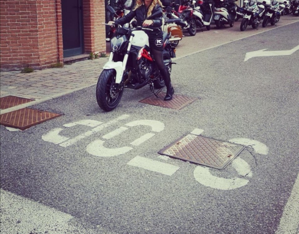 lucia_ragazze_in_moto