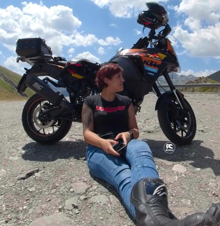 lara_ragazze_in_moto