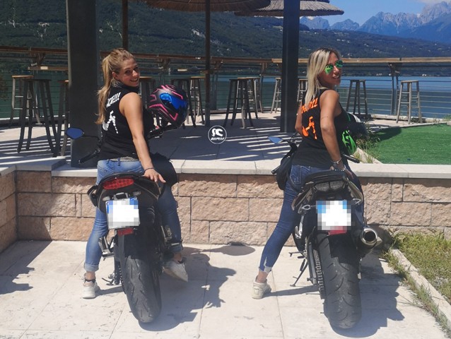 linda_ragazze_in_moto