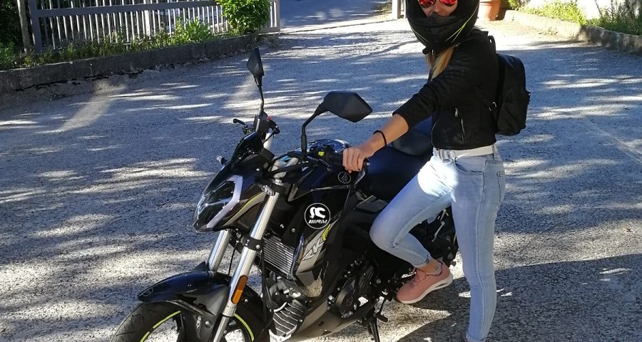 sara_ragazze_in_moto