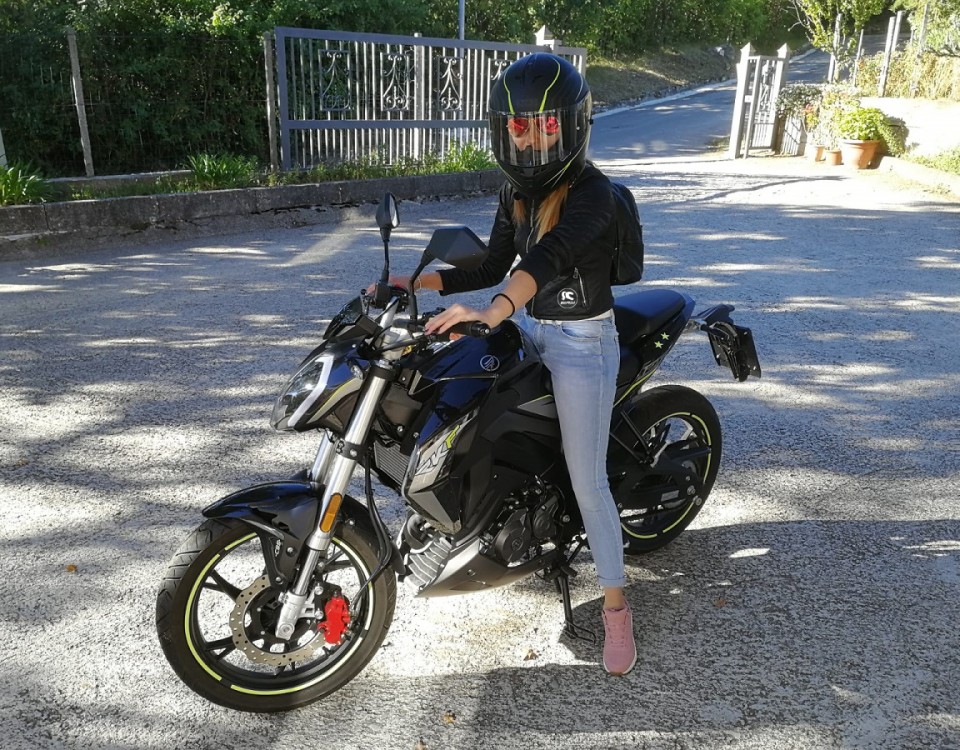 sara_ragazze_in_moto