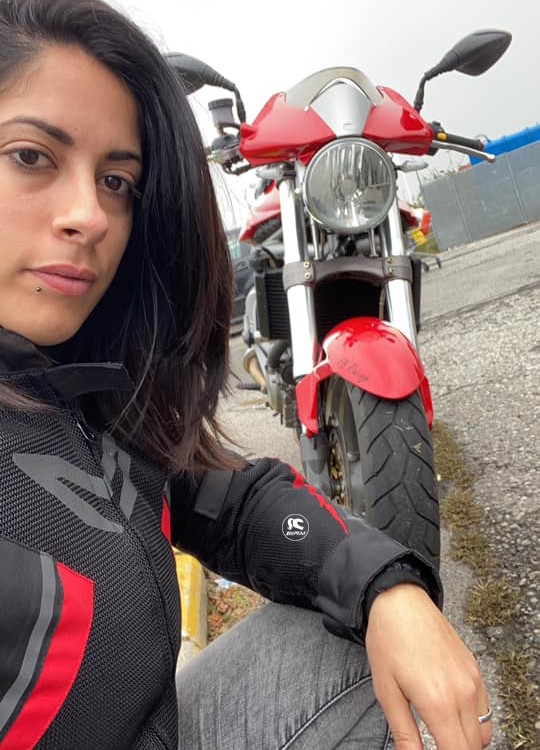 greta_ragazze_in_moto