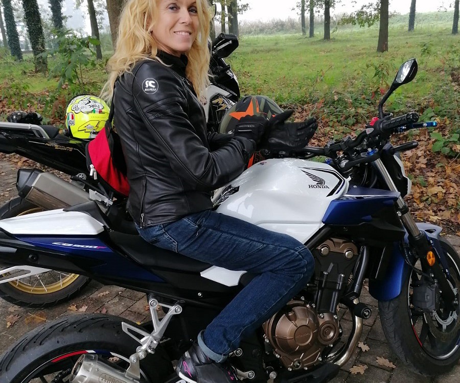 rita_ragazze_in_moto