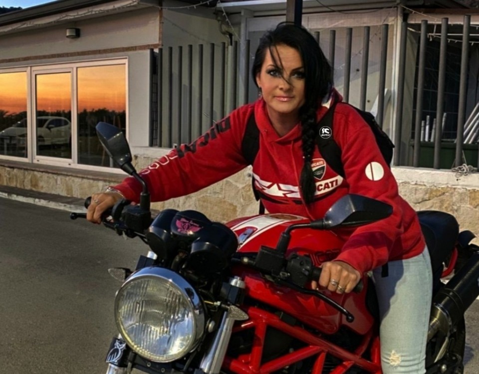 viola_ragazze_in_moto