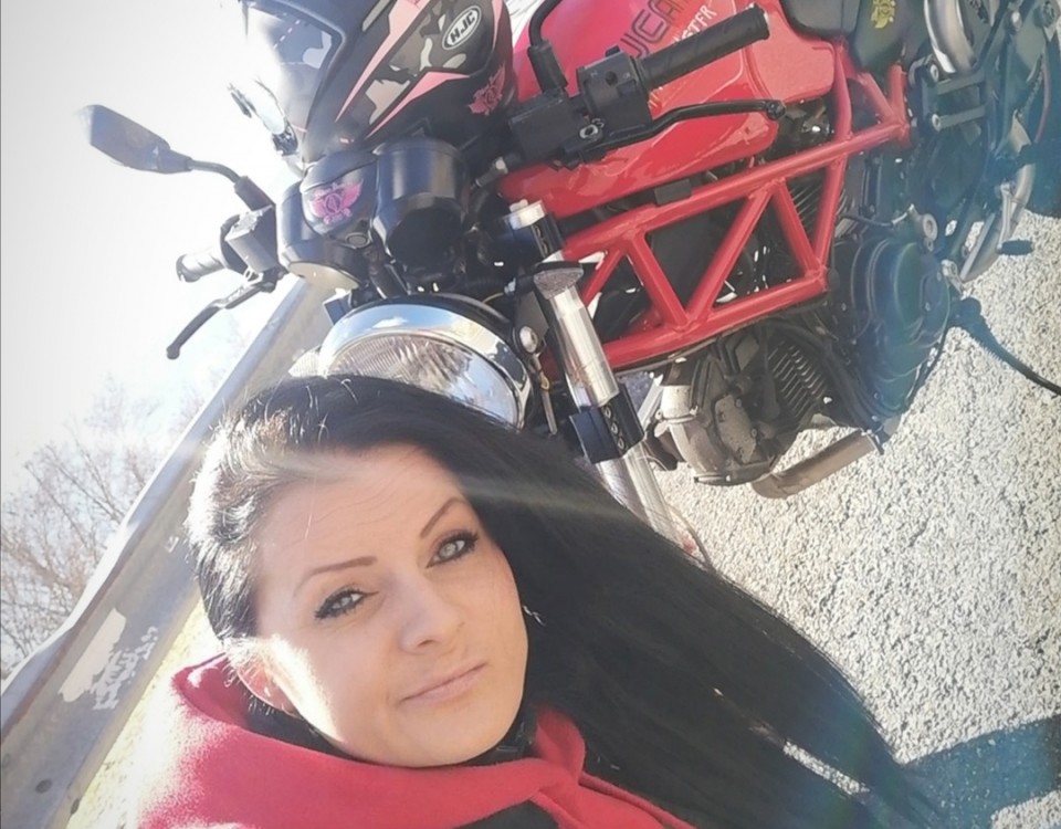 viola_ragazze_in_moto