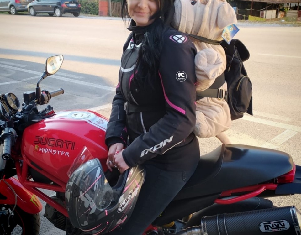 viola_ragazze_in_moto