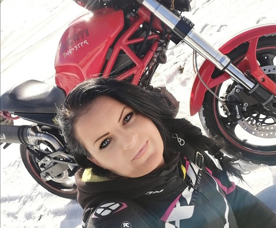 viola_ragazze_in_moto