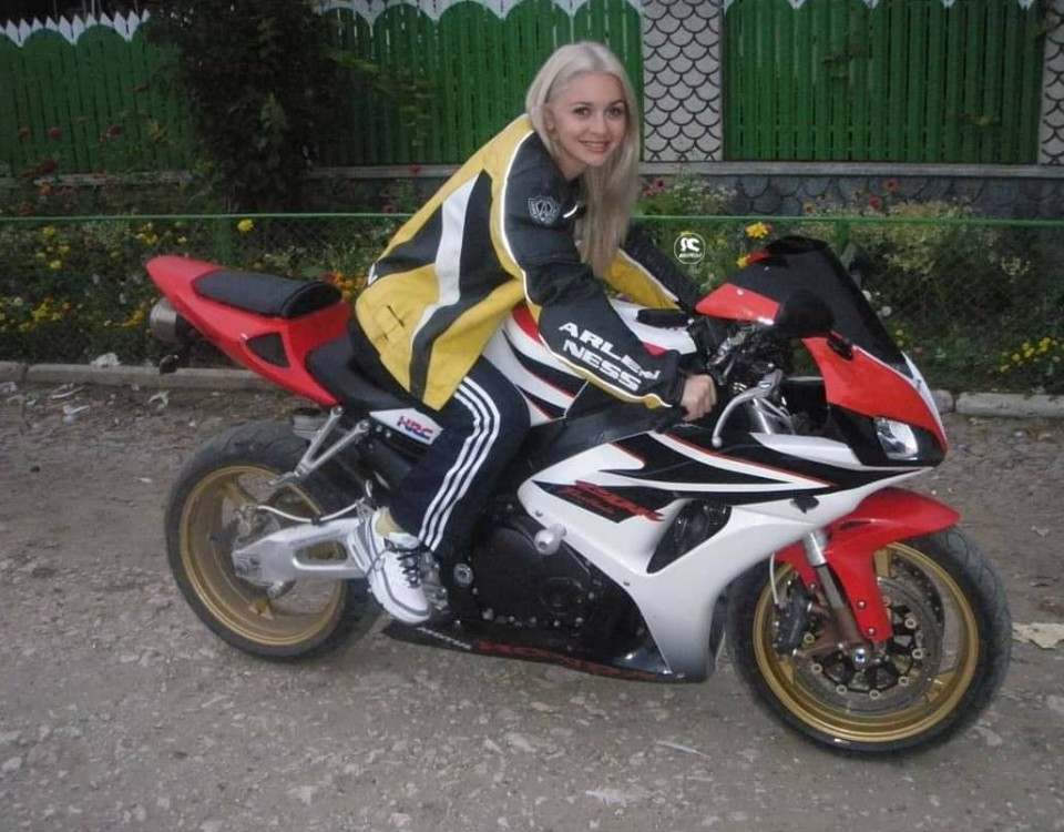 cristina_ragazze_in_moto