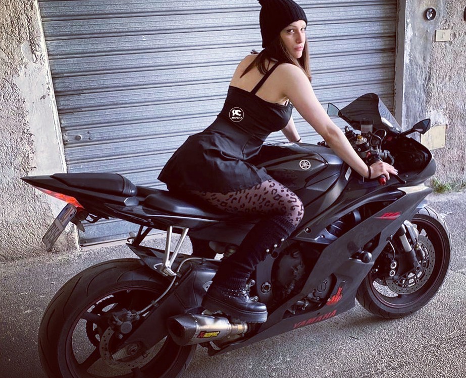 lara_ragazze_in_moto