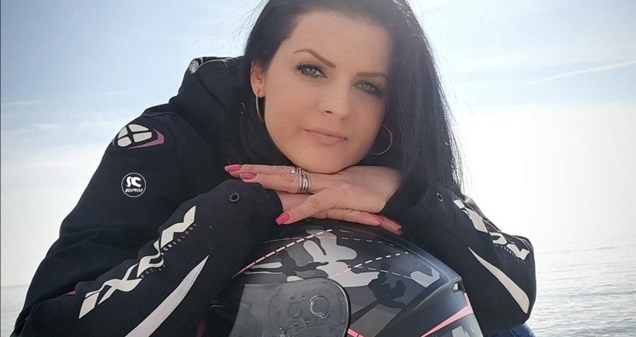 viola_ragazze_in_moto