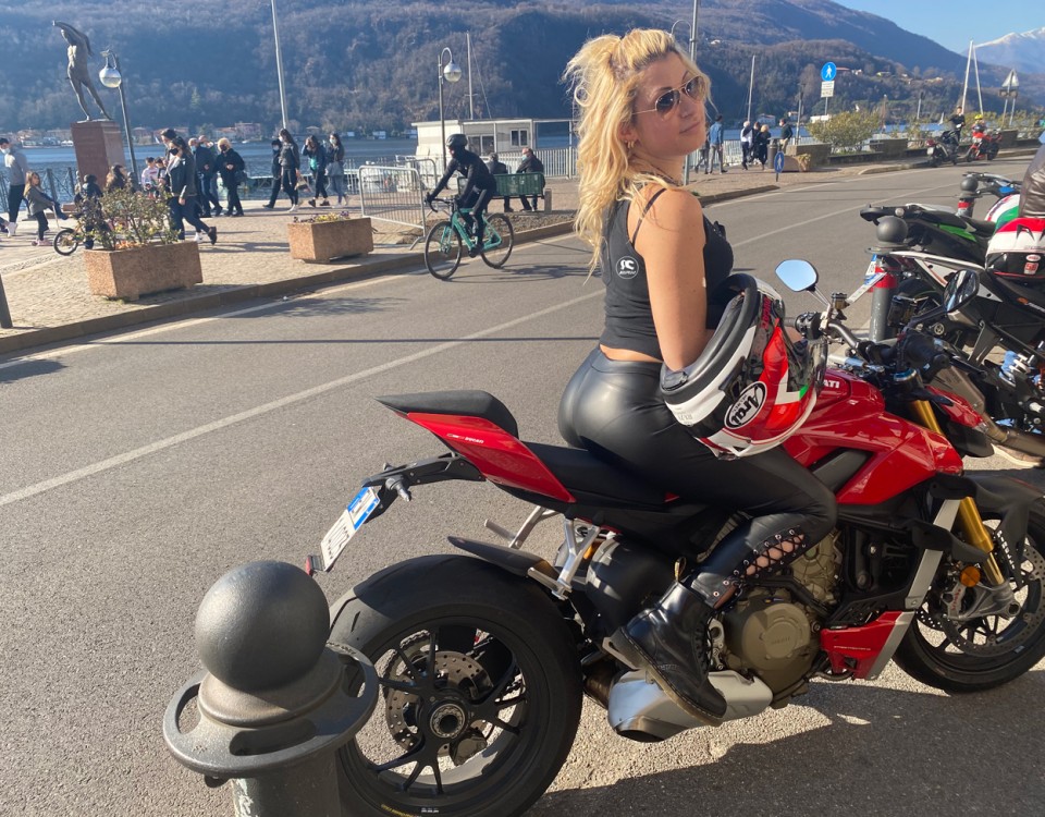 alessandra_ragazze-in-moto