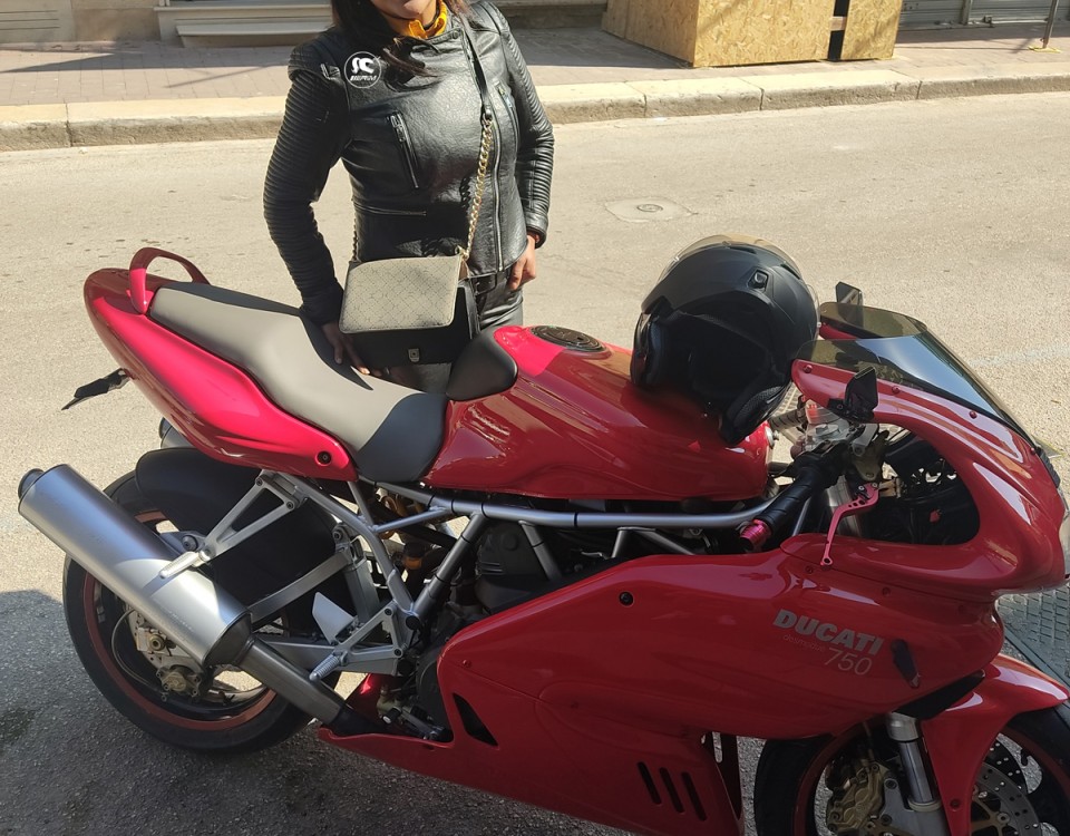 grecia_ragazze_in_moto