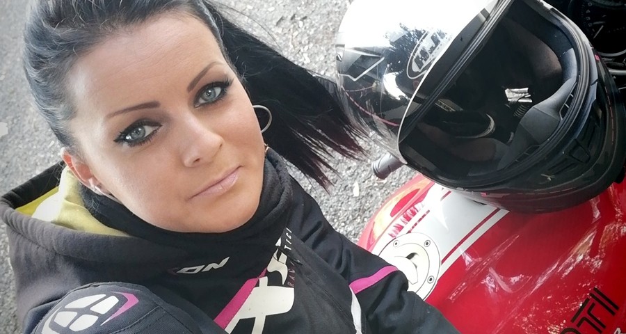 viola_ragazze_in_moto