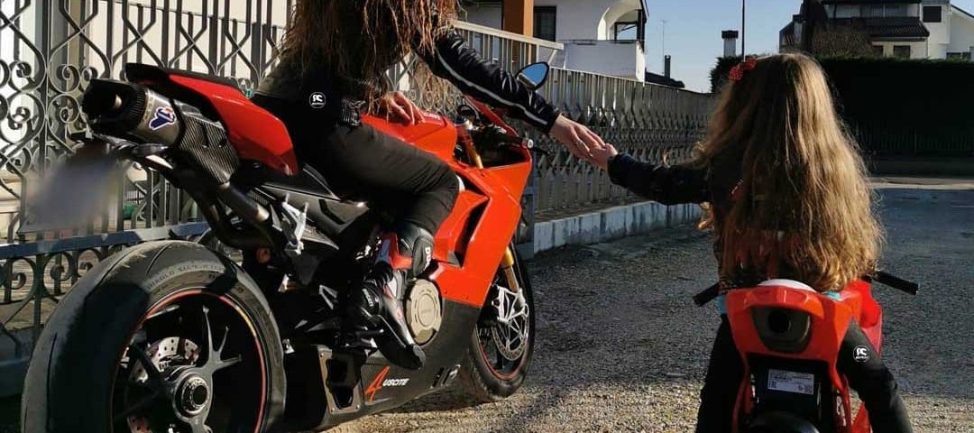 sara_ragazze_in_moto