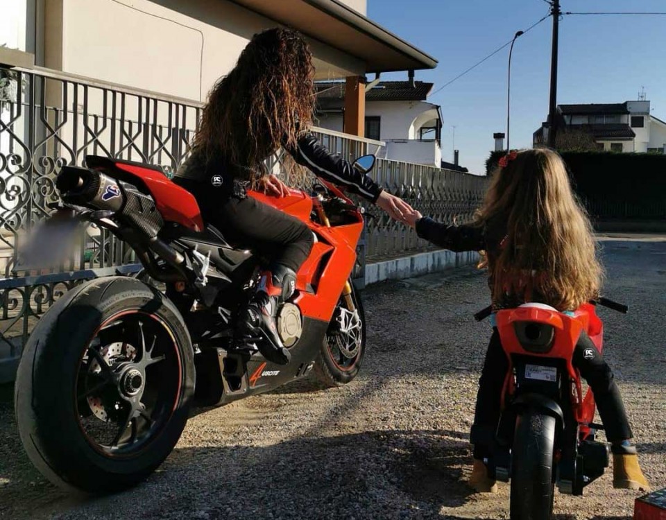 sara_ragazze_in_moto