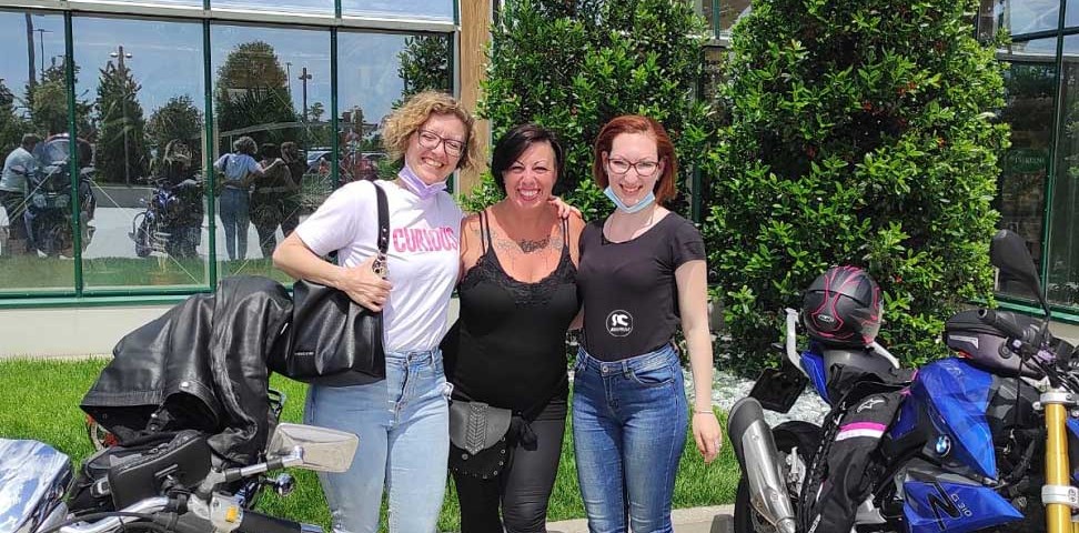 Le_svalvolate_ragazze_in_moto