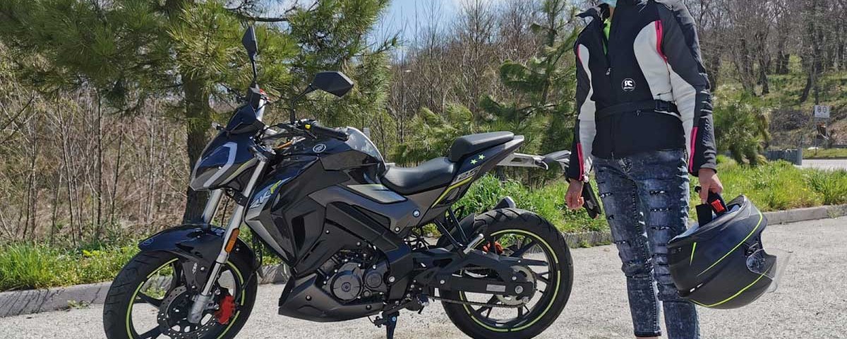 sara_ragazze_in_moto