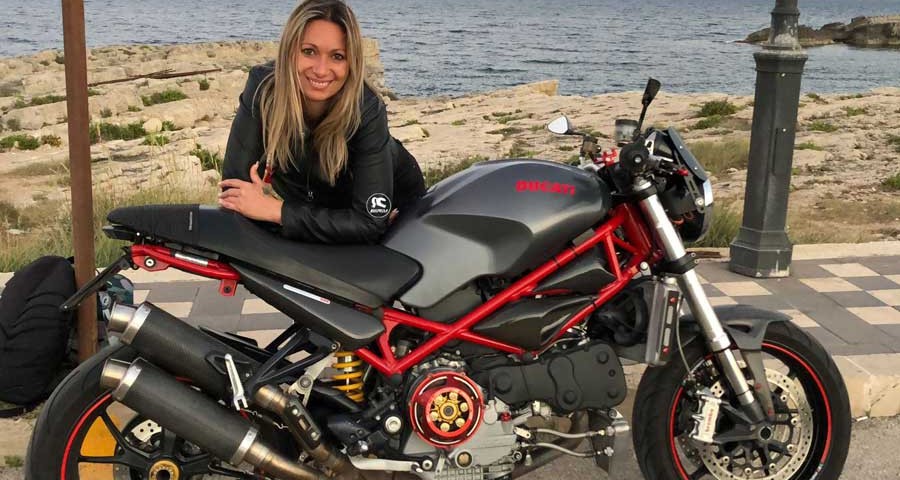 Anna_ragazze_in_moto