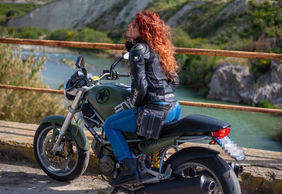 laura_ragazze_in_moto