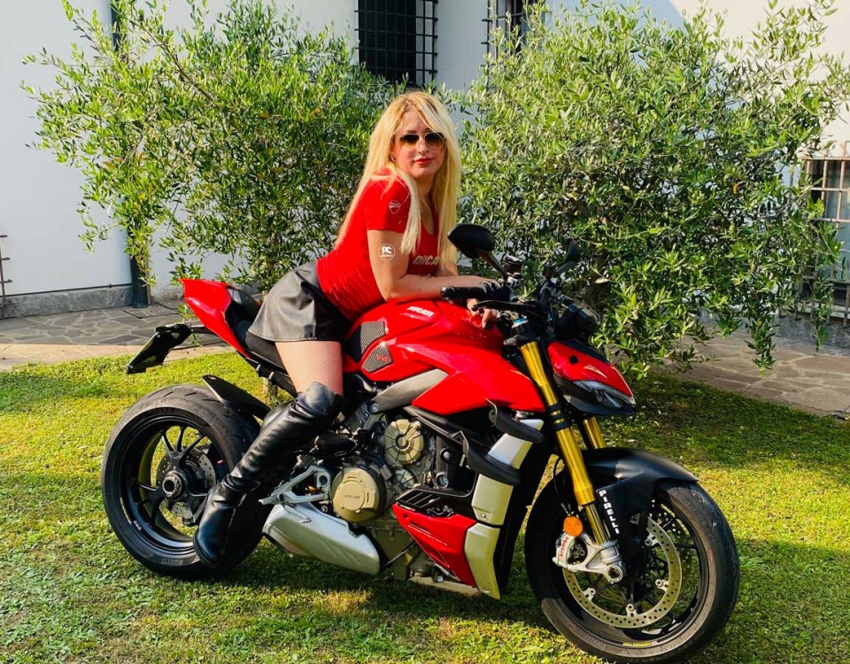 alessandra_ragazze_in_moto