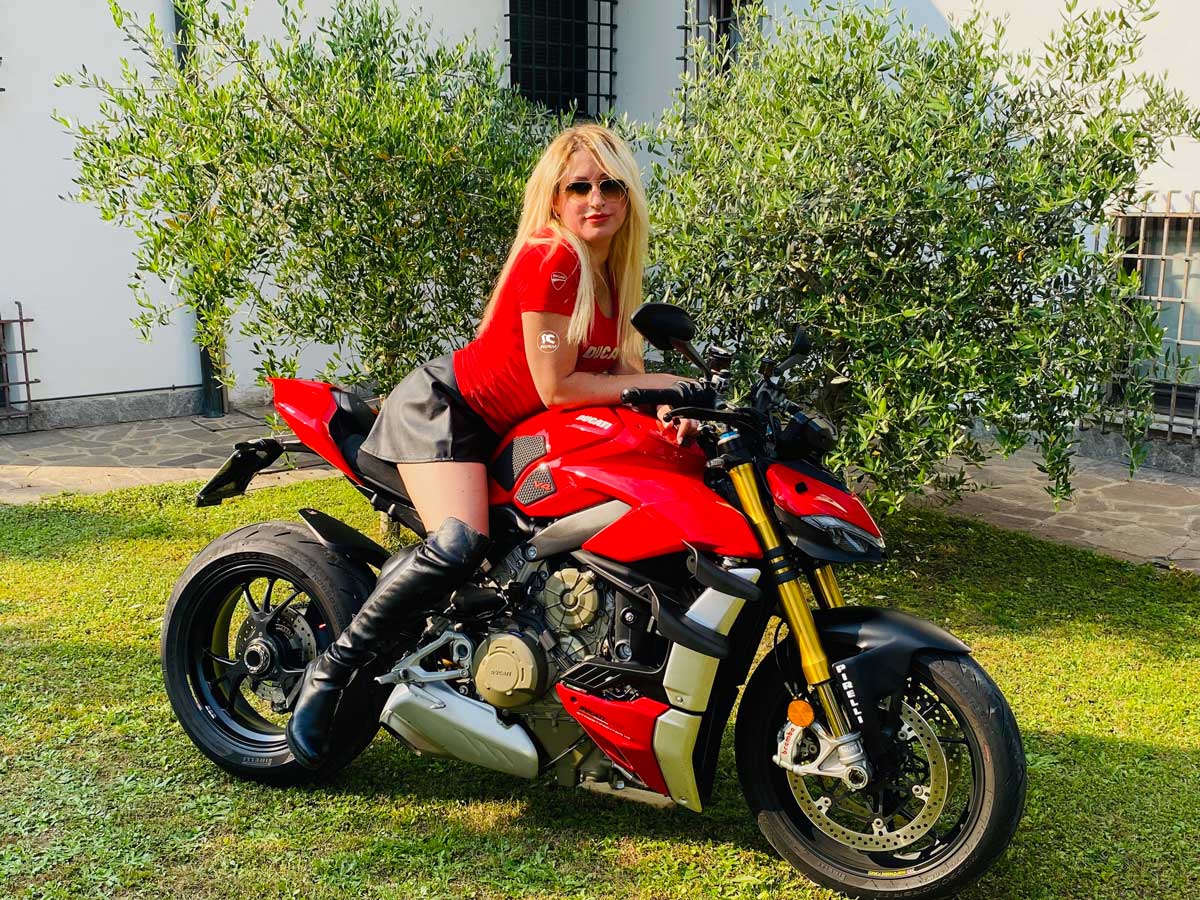alessandra_ragazze_in_moto