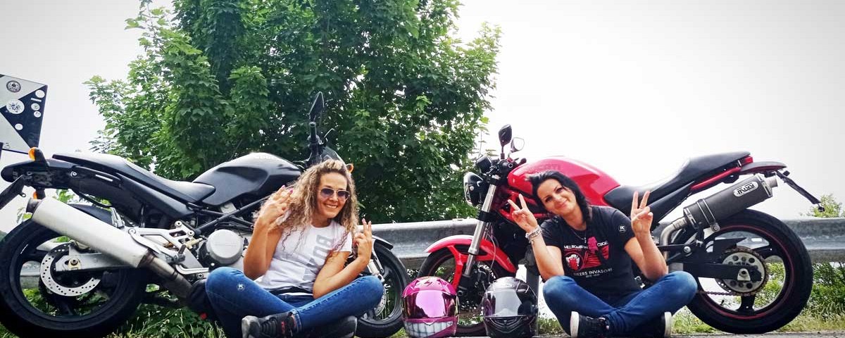 viola_ragazze_in_moto