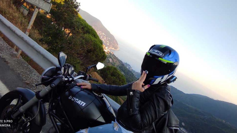 maria_grazia_ragazze_in_moto