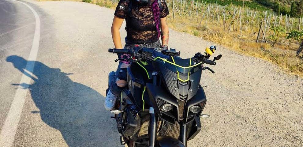viola_ragazze_in_moto_miniconcorso