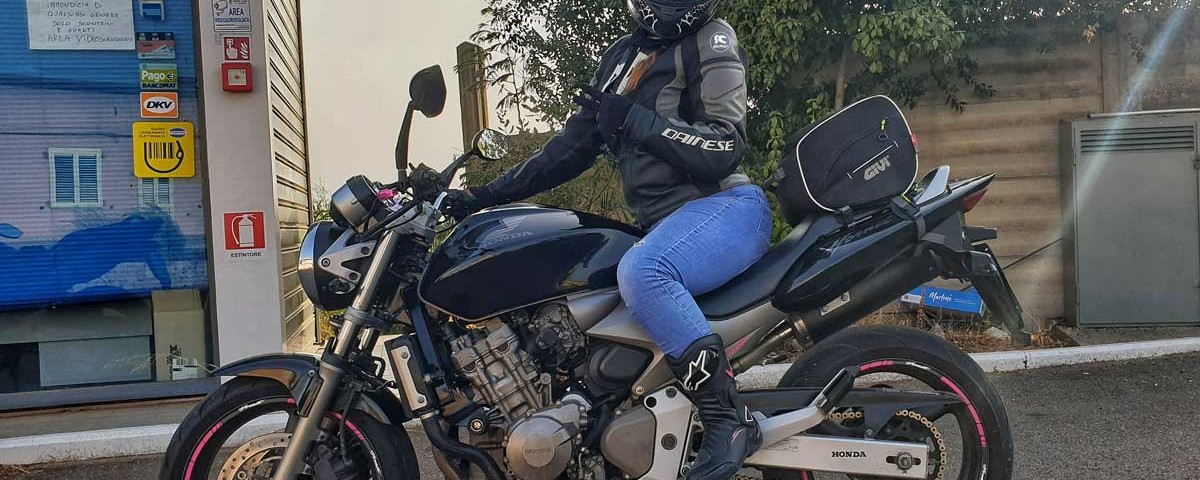 lucrezia_ragazze_in_moto