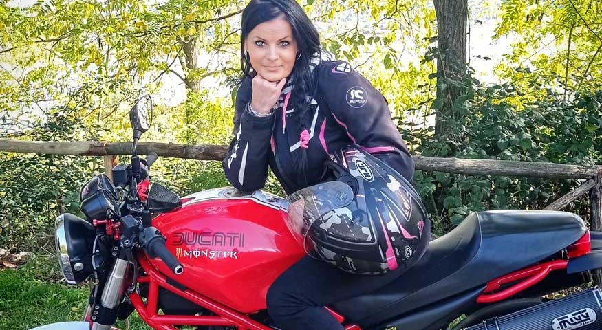 viola_ragazze_in_moto