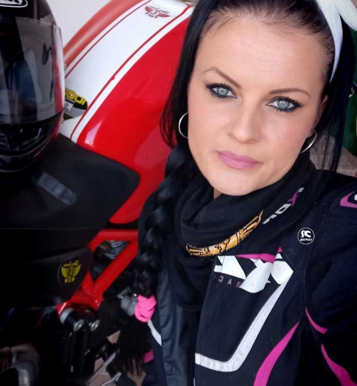 viola_ragazze_in_moto