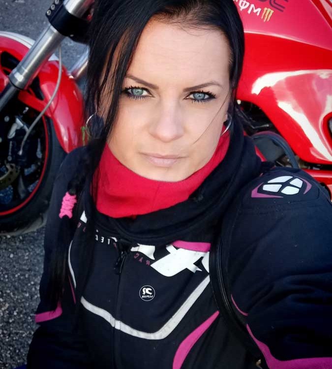 viola_ragazze-in_moto