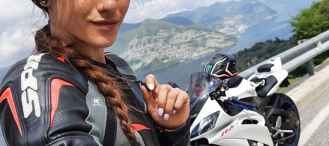 cristina_ragazze_in_moto
