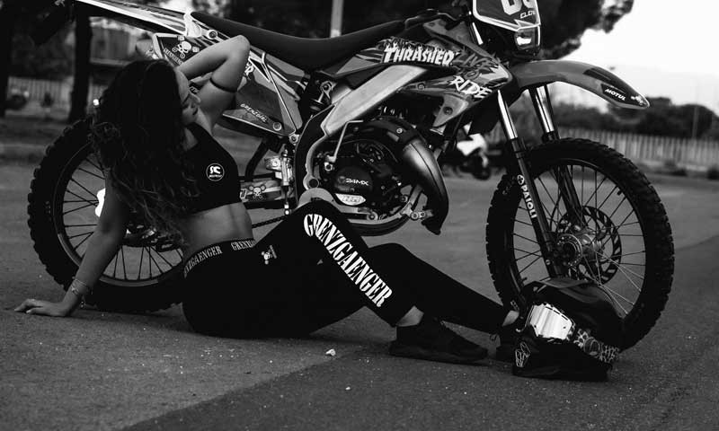 elena_ragazze_in_moto