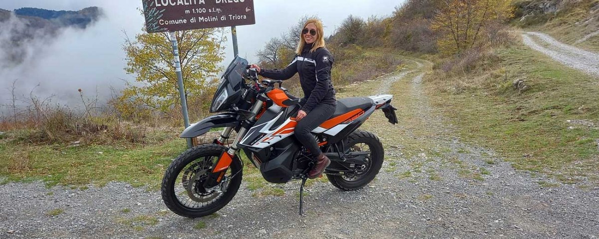 greta_ragazze_in_moto