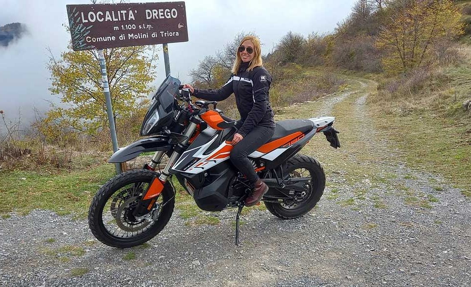 greta_ragazze_in_moto