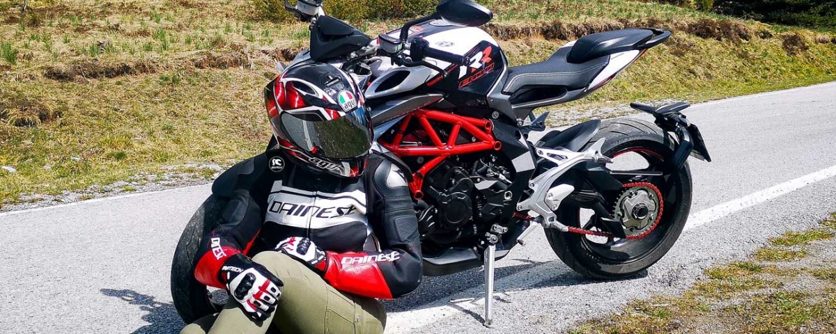 jessica_ragazze_in_moto