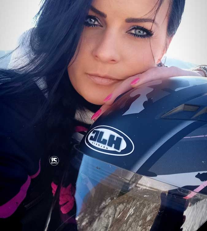 viola_ragazze_in_moto