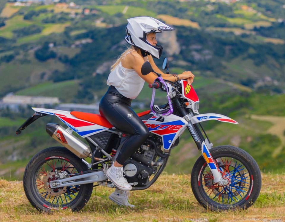 elena_ragazze_in_moto