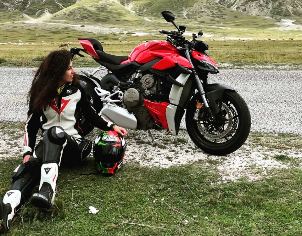 gloria_ragazze_in-moto