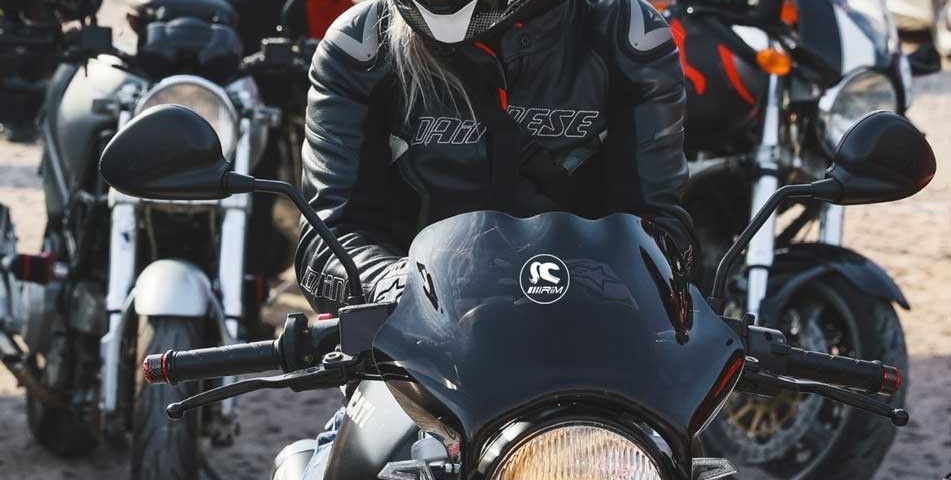 cristina_ragazze_in_moto