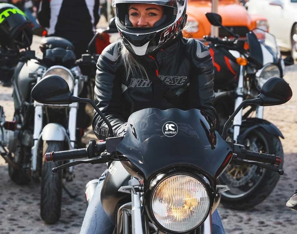 cristina_ragazze_in_moto