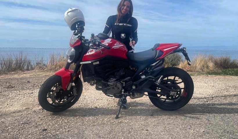 dalila_ragazze-in_moto